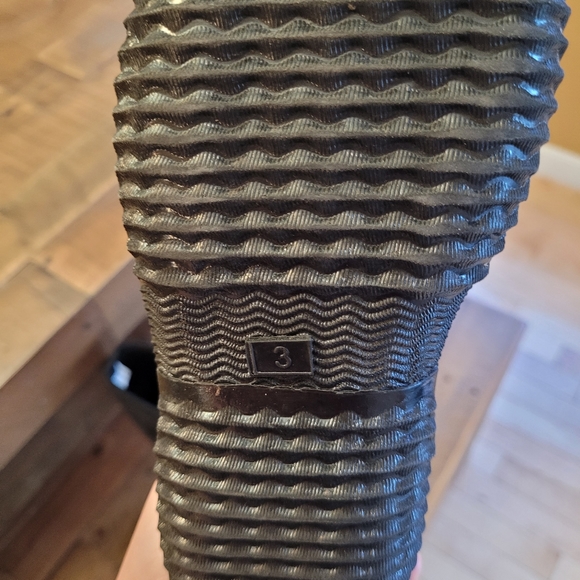 Boys Bog style boots- size 3 - Picture 4 of 4